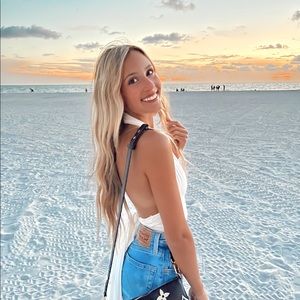 Meet your Posher, Ava